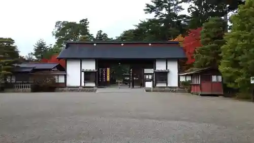 毛越寺の山門・神門