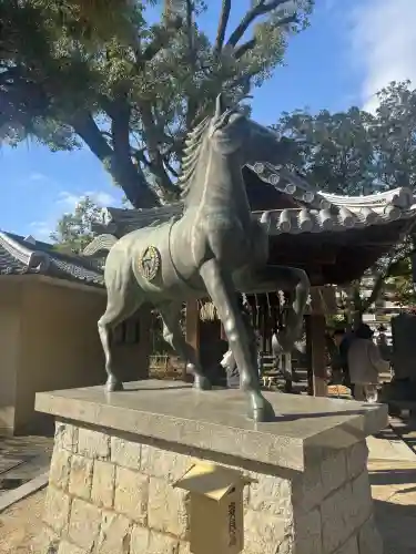 藤森神社の{uncategorized: "未分類", other: "その他", undefined: "問題あり", building: "その他建物", grave: "お墓", sacred_gate: "鳥居", guardian: "狛犬", statue: "像", buddha: "仏像", history: "歴史", nature: "自然", garden: "庭園", animal: "動物", pagoda: "塔", temizu: "手水舎", mountain_gate: "山門・神門", sanctuary: "本殿・本堂", subordinate: "末社・摂社", art: "芸術", scenery: "景色", jizo: "地蔵", ema: "絵馬", goshuin: "御朱印", omikuji: "おみくじ", items: "授与品その他", amulet: "お守り", goshuincho: "御朱印帳", eats: "食事", festival: "お祭り", votive_dance: "神楽", shichigosan: "七五三参", wedding: "結婚式", experience: "体験その他", initially: "初詣", around: "周辺", anti_infection: "感染症対策"}