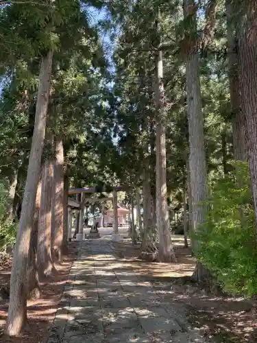 神明社の{uncategorized: "未分類", other: "その他", undefined: "問題あり", building: "その他建物", grave: "お墓", sacred_gate: "鳥居", guardian: "狛犬", statue: "像", buddha: "仏像", history: "歴史", nature: "自然", garden: "庭園", animal: "動物", pagoda: "塔", temizu: "手水舎", mountain_gate: "山門・神門", sanctuary: "本殿・本堂", subordinate: "末社・摂社", art: "芸術", scenery: "景色", jizo: "地蔵", ema: "絵馬", goshuin: "御朱印", omikuji: "おみくじ", items: "授与品その他", amulet: "お守り", goshuincho: "御朱印帳", eats: "食事", festival: "お祭り", votive_dance: "神楽", shichigosan: "七五三参", wedding: "結婚式", experience: "体験その他", initially: "初詣", around: "周辺", anti_infection: "感染症対策"}