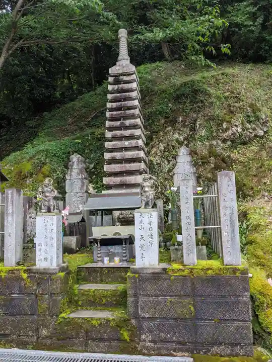 迫間不動尊の塔