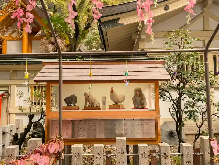 露天神社(お初天神)の{uncategorized: "未分類", other: "その他", undefined: "問題あり", building: "その他建物", grave: "お墓", sacred_gate: "鳥居", guardian: "狛犬", statue: "像", buddha: "仏像", history: "歴史", nature: "自然", garden: "庭園", animal: "動物", pagoda: "塔", temizu: "手水舎", mountain_gate: "山門・神門", sanctuary: "本殿・本堂", subordinate: "末社・摂社", art: "芸術", scenery: "景色", jizo: "地蔵", ema: "絵馬", goshuin: "御朱印", omikuji: "おみくじ", items: "授与品その他", amulet: "お守り", goshuincho: "御朱印帳", eats: "食事", festival: "お祭り", votive_dance: "神楽", shichigosan: "七五三参", wedding: "結婚式", experience: "体験その他", initially: "初詣", around: "周辺", anti_infection: "感染症対策"}