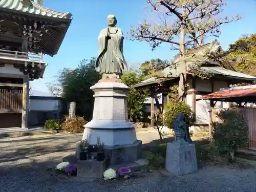 海源寺の像