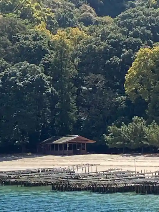 厳島神社の{uncategorized: "未分類", other: "その他", undefined: "問題あり", building: "その他建物", grave: "お墓", sacred_gate: "鳥居", guardian: "狛犬", statue: "像", buddha: "仏像", history: "歴史", nature: "自然", garden: "庭園", animal: "動物", pagoda: "塔", temizu: "手水舎", mountain_gate: "山門・神門", sanctuary: "本殿・本堂", subordinate: "末社・摂社", art: "芸術", scenery: "景色", jizo: "地蔵", ema: "絵馬", goshuin: "御朱印", omikuji: "おみくじ", items: "授与品その他", amulet: "お守り", goshuincho: "御朱印帳", eats: "食事", festival: "お祭り", votive_dance: "神楽", shichigosan: "七五三参", wedding: "結婚式", experience: "体験その他", initially: "初詣", around: "周辺", anti_infection: "感染症対策"}