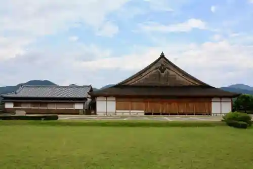 青山神社の本殿