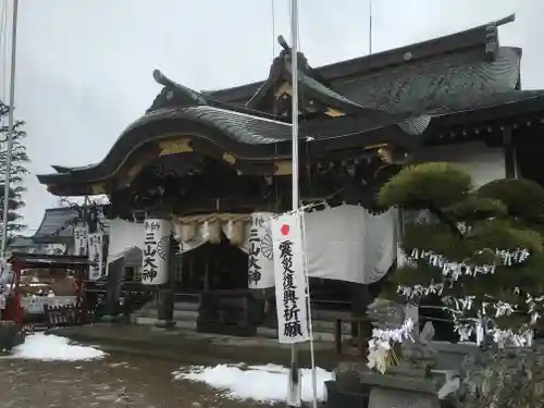 湯殿山神社の本殿