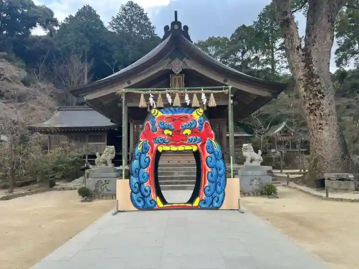 宝満宮竈門神社の{uncategorized: "未分類", other: "その他", undefined: "問題あり", building: "その他建物", grave: "お墓", sacred_gate: "鳥居", guardian: "狛犬", statue: "像", buddha: "仏像", history: "歴史", nature: "自然", garden: "庭園", animal: "動物", pagoda: "塔", temizu: "手水舎", mountain_gate: "山門・神門", sanctuary: "本殿・本堂", subordinate: "末社・摂社", art: "芸術", scenery: "景色", jizo: "地蔵", ema: "絵馬", goshuin: "御朱印", omikuji: "おみくじ", items: "授与品その他", amulet: "お守り", goshuincho: "御朱印帳", eats: "食事", festival: "お祭り", votive_dance: "神楽", shichigosan: "七五三参", wedding: "結婚式", experience: "体験その他", initially: "初詣", around: "周辺", anti_infection: "感染症対策"}