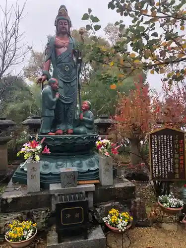 香山昇竜大観音の仏像