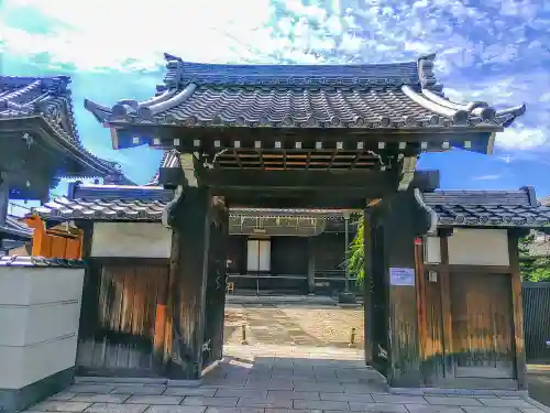 寳泉寺の山門・神門