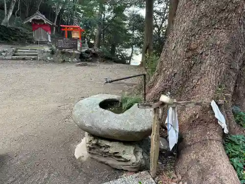 御津神社の{uncategorized: "未分類", other: "その他", undefined: "問題あり", building: "その他建物", grave: "お墓", sacred_gate: "鳥居", guardian: "狛犬", statue: "像", buddha: "仏像", history: "歴史", nature: "自然", garden: "庭園", animal: "動物", pagoda: "塔", temizu: "手水舎", mountain_gate: "山門・神門", sanctuary: "本殿・本堂", subordinate: "末社・摂社", art: "芸術", scenery: "景色", jizo: "地蔵", ema: "絵馬", goshuin: "御朱印", omikuji: "おみくじ", items: "授与品その他", amulet: "お守り", goshuincho: "御朱印帳", eats: "食事", festival: "お祭り", votive_dance: "神楽", shichigosan: "七五三参", wedding: "結婚式", experience: "体験その他", initially: "初詣", around: "周辺", anti_infection: "感染症対策"}