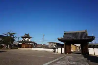 雲龍山 本證寺の山門・神門