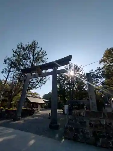 闘鶏神社の{uncategorized: "未分類", other: "その他", undefined: "問題あり", building: "その他建物", grave: "お墓", sacred_gate: "鳥居", guardian: "狛犬", statue: "像", buddha: "仏像", history: "歴史", nature: "自然", garden: "庭園", animal: "動物", pagoda: "塔", temizu: "手水舎", mountain_gate: "山門・神門", sanctuary: "本殿・本堂", subordinate: "末社・摂社", art: "芸術", scenery: "景色", jizo: "地蔵", ema: "絵馬", goshuin: "御朱印", omikuji: "おみくじ", items: "授与品その他", amulet: "お守り", goshuincho: "御朱印帳", eats: "食事", festival: "お祭り", votive_dance: "神楽", shichigosan: "七五三参", wedding: "結婚式", experience: "体験その他", initially: "初詣", around: "周辺", anti_infection: "感染症対策"}