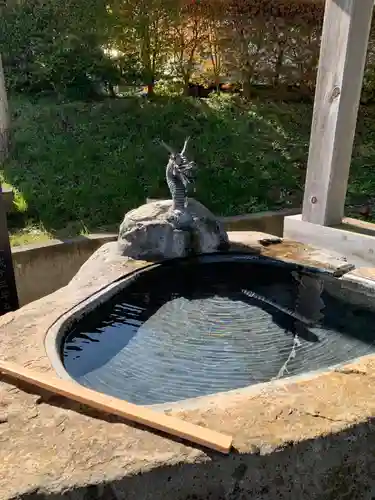 新山神社の手水