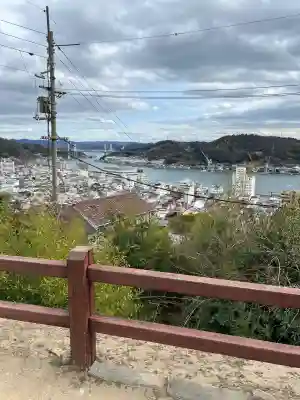 千光寺の{uncategorized: "未分類", other: "その他", undefined: "問題あり", building: "その他建物", grave: "お墓", sacred_gate: "鳥居", guardian: "狛犬", statue: "像", buddha: "仏像", history: "歴史", nature: "自然", garden: "庭園", animal: "動物", pagoda: "塔", temizu: "手水舎", mountain_gate: "山門・神門", sanctuary: "本殿・本堂", subordinate: "末社・摂社", art: "芸術", scenery: "景色", jizo: "地蔵", ema: "絵馬", goshuin: "御朱印", omikuji: "おみくじ", items: "授与品その他", amulet: "お守り", goshuincho: "御朱印帳", eats: "食事", festival: "お祭り", votive_dance: "神楽", shichigosan: "七五三参", wedding: "結婚式", experience: "体験その他", initially: "初詣", around: "周辺", anti_infection: "感染症対策"}