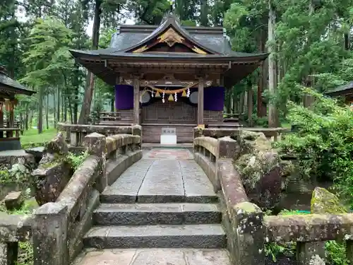 宇奈岐日女神社の本殿・本堂