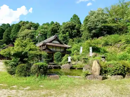 曽野稲荷神社の庭園