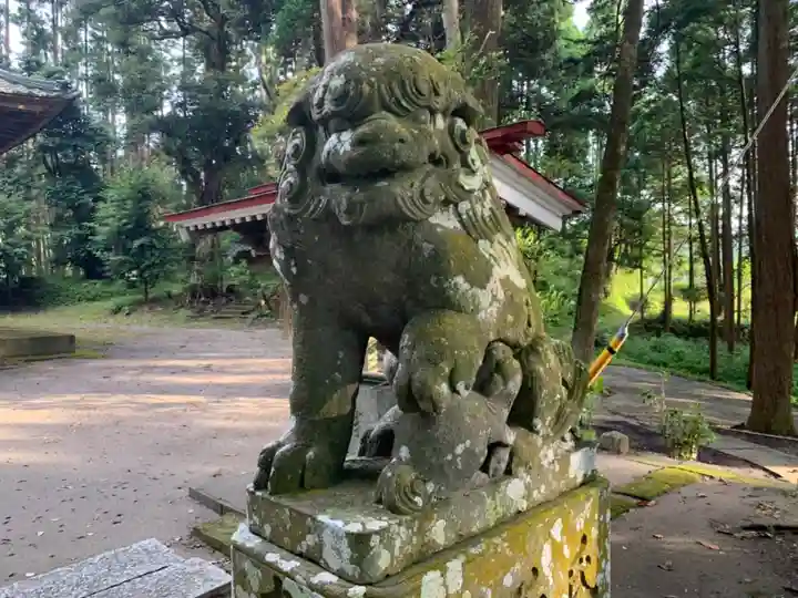 日月神社の狛犬