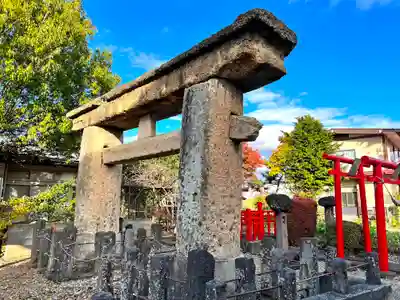 鳥居稲荷神社の鳥居