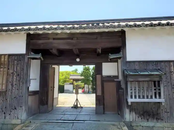 本徳寺の山門・神門