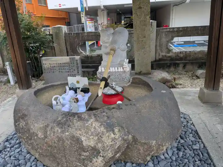 三輪神社の{uncategorized: "未分類", other: "その他", undefined: "問題あり", building: "その他建物", grave: "お墓", sacred_gate: "鳥居", guardian: "狛犬", statue: "像", buddha: "仏像", history: "歴史", nature: "自然", garden: "庭園", animal: "動物", pagoda: "塔", temizu: "手水舎", mountain_gate: "山門・神門", sanctuary: "本殿・本堂", subordinate: "末社・摂社", art: "芸術", scenery: "景色", jizo: "地蔵", ema: "絵馬", goshuin: "御朱印", omikuji: "おみくじ", items: "授与品その他", amulet: "お守り", goshuincho: "御朱印帳", eats: "食事", festival: "お祭り", votive_dance: "神楽", shichigosan: "七五三参", wedding: "結婚式", experience: "体験その他", initially: "初詣", around: "周辺", anti_infection: "感染症対策"}