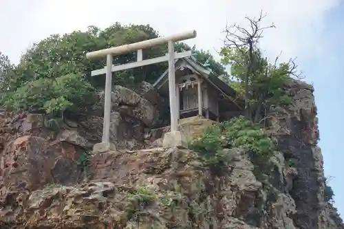 稲佐の浜　弁天島の本殿・本堂