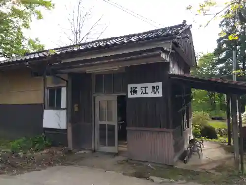 蔵王社の{uncategorized: "未分類", other: "その他", undefined: "問題あり", building: "その他建物", grave: "お墓", sacred_gate: "鳥居", guardian: "狛犬", statue: "像", buddha: "仏像", history: "歴史", nature: "自然", garden: "庭園", animal: "動物", pagoda: "塔", temizu: "手水舎", mountain_gate: "山門・神門", sanctuary: "本殿・本堂", subordinate: "末社・摂社", art: "芸術", scenery: "景色", jizo: "地蔵", ema: "絵馬", goshuin: "御朱印", omikuji: "おみくじ", items: "授与品その他", amulet: "お守り", goshuincho: "御朱印帳", eats: "食事", festival: "お祭り", votive_dance: "神楽", shichigosan: "七五三参", wedding: "結婚式", experience: "体験その他", initially: "初詣", around: "周辺", anti_infection: "感染症対策"}
