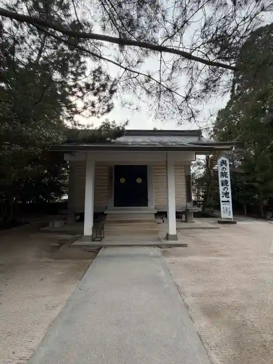 八重垣神社の{uncategorized: "未分類", other: "その他", undefined: "問題あり", building: "その他建物", grave: "お墓", sacred_gate: "鳥居", guardian: "狛犬", statue: "像", buddha: "仏像", history: "歴史", nature: "自然", garden: "庭園", animal: "動物", pagoda: "塔", temizu: "手水舎", mountain_gate: "山門・神門", sanctuary: "本殿・本堂", subordinate: "末社・摂社", art: "芸術", scenery: "景色", jizo: "地蔵", ema: "絵馬", goshuin: "御朱印", omikuji: "おみくじ", items: "授与品その他", amulet: "お守り", goshuincho: "御朱印帳", eats: "食事", festival: "お祭り", votive_dance: "神楽", shichigosan: "七五三参", wedding: "結婚式", experience: "体験その他", initially: "初詣", around: "周辺", anti_infection: "感染症対策"}