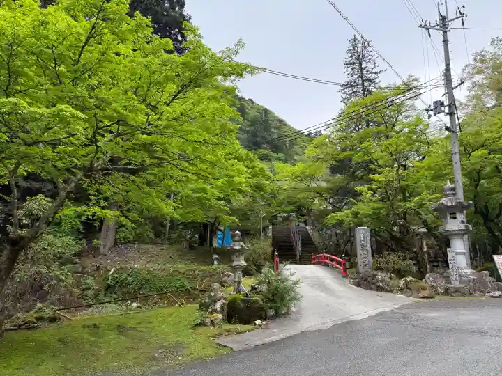 瑠璃寺の{uncategorized: "未分類", other: "その他", undefined: "問題あり", building: "その他建物", grave: "お墓", sacred_gate: "鳥居", guardian: "狛犬", statue: "像", buddha: "仏像", history: "歴史", nature: "自然", garden: "庭園", animal: "動物", pagoda: "塔", temizu: "手水舎", mountain_gate: "山門・神門", sanctuary: "本殿・本堂", subordinate: "末社・摂社", art: "芸術", scenery: "景色", jizo: "地蔵", ema: "絵馬", goshuin: "御朱印", omikuji: "おみくじ", items: "授与品その他", amulet: "お守り", goshuincho: "御朱印帳", eats: "食事", festival: "お祭り", votive_dance: "神楽", shichigosan: "七五三参", wedding: "結婚式", experience: "体験その他", initially: "初詣", around: "周辺", anti_infection: "感染症対策"}