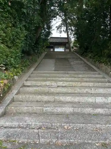 宗隣寺の{uncategorized: "未分類", other: "その他", undefined: "問題あり", building: "その他建物", grave: "お墓", sacred_gate: "鳥居", guardian: "狛犬", statue: "像", buddha: "仏像", history: "歴史", nature: "自然", garden: "庭園", animal: "動物", pagoda: "塔", temizu: "手水舎", mountain_gate: "山門・神門", sanctuary: "本殿・本堂", subordinate: "末社・摂社", art: "芸術", scenery: "景色", jizo: "地蔵", ema: "絵馬", goshuin: "御朱印", omikuji: "おみくじ", items: "授与品その他", amulet: "お守り", goshuincho: "御朱印帳", eats: "食事", festival: "お祭り", votive_dance: "神楽", shichigosan: "七五三参", wedding: "結婚式", experience: "体験その他", initially: "初詣", around: "周辺", anti_infection: "感染症対策"}
