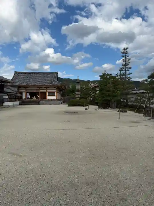 聖護院門跡の{uncategorized: "未分類", other: "その他", undefined: "問題あり", building: "その他建物", grave: "お墓", sacred_gate: "鳥居", guardian: "狛犬", statue: "像", buddha: "仏像", history: "歴史", nature: "自然", garden: "庭園", animal: "動物", pagoda: "塔", temizu: "手水舎", mountain_gate: "山門・神門", sanctuary: "本殿・本堂", subordinate: "末社・摂社", art: "芸術", scenery: "景色", jizo: "地蔵", ema: "絵馬", goshuin: "御朱印", omikuji: "おみくじ", items: "授与品その他", amulet: "お守り", goshuincho: "御朱印帳", eats: "食事", festival: "お祭り", votive_dance: "神楽", shichigosan: "七五三参", wedding: "結婚式", experience: "体験その他", initially: "初詣", around: "周辺", anti_infection: "感染症対策"}