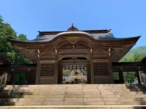 彌彦神社の山門