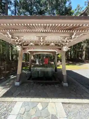 久遠寺の{uncategorized: "未分類", other: "その他", undefined: "問題あり", building: "その他建物", grave: "お墓", sacred_gate: "鳥居", guardian: "狛犬", statue: "像", buddha: "仏像", history: "歴史", nature: "自然", garden: "庭園", animal: "動物", pagoda: "塔", temizu: "手水舎", mountain_gate: "山門・神門", sanctuary: "本殿・本堂", subordinate: "末社・摂社", art: "芸術", scenery: "景色", jizo: "地蔵", ema: "絵馬", goshuin: "御朱印", omikuji: "おみくじ", items: "授与品その他", amulet: "お守り", goshuincho: "御朱印帳", eats: "食事", festival: "お祭り", votive_dance: "神楽", shichigosan: "七五三参", wedding: "結婚式", experience: "体験その他", initially: "初詣", around: "周辺", anti_infection: "感染症対策"}