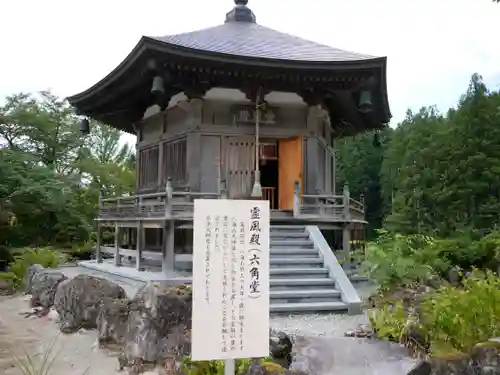 八海山尊神社の建物その他