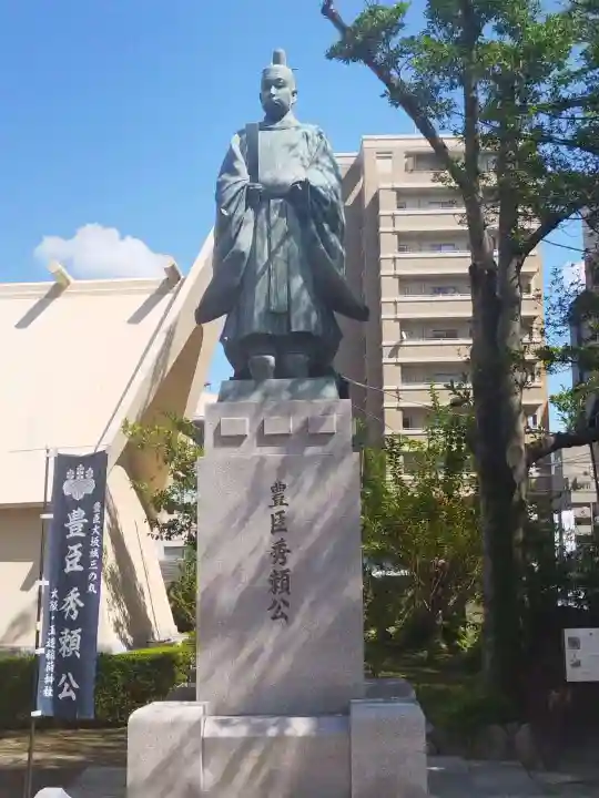 玉造稲荷神社の像