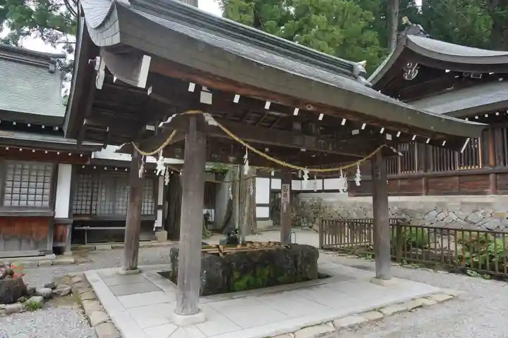 飛驒一宮水無神社の手水舎