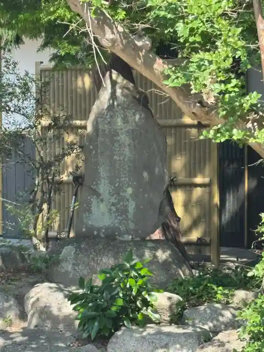 霊光院の{uncategorized: "未分類", other: "その他", undefined: "問題あり", building: "その他建物", grave: "お墓", sacred_gate: "鳥居", guardian: "狛犬", statue: "像", buddha: "仏像", history: "歴史", nature: "自然", garden: "庭園", animal: "動物", pagoda: "塔", temizu: "手水舎", mountain_gate: "山門・神門", sanctuary: "本殿・本堂", subordinate: "末社・摂社", art: "芸術", scenery: "景色", jizo: "地蔵", ema: "絵馬", goshuin: "御朱印", omikuji: "おみくじ", items: "授与品その他", amulet: "お守り", goshuincho: "御朱印帳", eats: "食事", festival: "お祭り", votive_dance: "神楽", shichigosan: "七五三参", wedding: "結婚式", experience: "体験その他", initially: "初詣", around: "周辺", anti_infection: "感染症対策"}