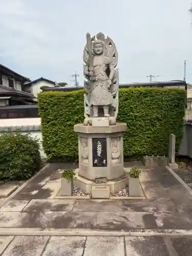 青蓮院の{uncategorized: "未分類", other: "その他", undefined: "問題あり", building: "その他建物", grave: "お墓", sacred_gate: "鳥居", guardian: "狛犬", statue: "像", buddha: "仏像", history: "歴史", nature: "自然", garden: "庭園", animal: "動物", pagoda: "塔", temizu: "手水舎", mountain_gate: "山門・神門", sanctuary: "本殿・本堂", subordinate: "末社・摂社", art: "芸術", scenery: "景色", jizo: "地蔵", ema: "絵馬", goshuin: "御朱印", omikuji: "おみくじ", items: "授与品その他", amulet: "お守り", goshuincho: "御朱印帳", eats: "食事", festival: "お祭り", votive_dance: "神楽", shichigosan: "七五三参", wedding: "結婚式", experience: "体験その他", initially: "初詣", around: "周辺", anti_infection: "感染症対策"}