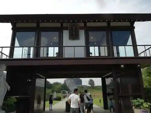 東本願寺本廟 牛久浄苑（牛久大仏）の山門