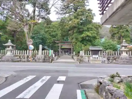 若狭姫神社（若狭彦神社下社）の{uncategorized: "未分類", other: "その他", undefined: "問題あり", building: "その他建物", grave: "お墓", sacred_gate: "鳥居", guardian: "狛犬", statue: "像", buddha: "仏像", history: "歴史", nature: "自然", garden: "庭園", animal: "動物", pagoda: "塔", temizu: "手水舎", mountain_gate: "山門・神門", sanctuary: "本殿・本堂", subordinate: "末社・摂社", art: "芸術", scenery: "景色", jizo: "地蔵", ema: "絵馬", goshuin: "御朱印", omikuji: "おみくじ", items: "授与品その他", amulet: "お守り", goshuincho: "御朱印帳", eats: "食事", festival: "お祭り", votive_dance: "神楽", shichigosan: "七五三参", wedding: "結婚式", experience: "体験その他", initially: "初詣", around: "周辺", anti_infection: "感染症対策"}