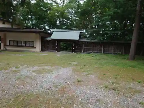 帯廣神社の庭園