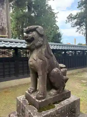 守りの神　藤基神社の狛犬