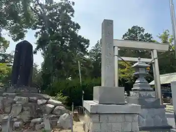伊奈冨神社の{uncategorized: "未分類", other: "その他", undefined: "問題あり", building: "その他建物", grave: "お墓", sacred_gate: "鳥居", guardian: "狛犬", statue: "像", buddha: "仏像", history: "歴史", nature: "自然", garden: "庭園", animal: "動物", pagoda: "塔", temizu: "手水舎", mountain_gate: "山門・神門", sanctuary: "本殿・本堂", subordinate: "末社・摂社", art: "芸術", scenery: "景色", jizo: "地蔵", ema: "絵馬", goshuin: "御朱印", omikuji: "おみくじ", items: "授与品その他", amulet: "お守り", goshuincho: "御朱印帳", eats: "食事", festival: "お祭り", votive_dance: "神楽", shichigosan: "七五三参", wedding: "結婚式", experience: "体験その他", initially: "初詣", around: "周辺", anti_infection: "感染症対策"}
