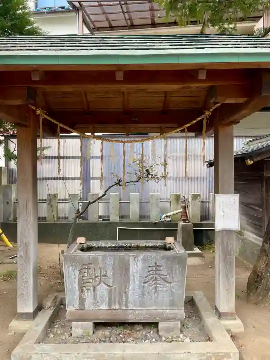 胡録神社の{uncategorized: "未分類", other: "その他", undefined: "問題あり", building: "その他建物", grave: "お墓", sacred_gate: "鳥居", guardian: "狛犬", statue: "像", buddha: "仏像", history: "歴史", nature: "自然", garden: "庭園", animal: "動物", pagoda: "塔", temizu: "手水舎", mountain_gate: "山門・神門", sanctuary: "本殿・本堂", subordinate: "末社・摂社", art: "芸術", scenery: "景色", jizo: "地蔵", ema: "絵馬", goshuin: "御朱印", omikuji: "おみくじ", items: "授与品その他", amulet: "お守り", goshuincho: "御朱印帳", eats: "食事", festival: "お祭り", votive_dance: "神楽", shichigosan: "七五三参", wedding: "結婚式", experience: "体験その他", initially: "初詣", around: "周辺", anti_infection: "感染症対策"}