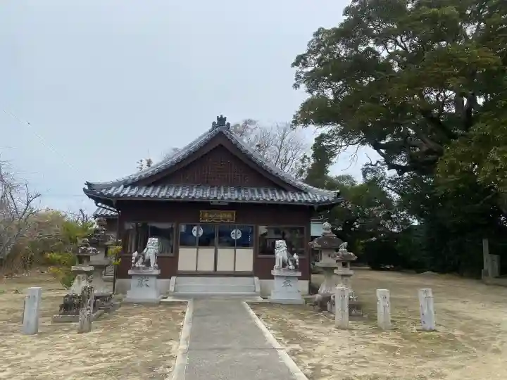 高田八幡神社の{uncategorized: "未分類", other: "その他", undefined: "問題あり", building: "その他建物", grave: "お墓", sacred_gate: "鳥居", guardian: "狛犬", statue: "像", buddha: "仏像", history: "歴史", nature: "自然", garden: "庭園", animal: "動物", pagoda: "塔", temizu: "手水舎", mountain_gate: "山門・神門", sanctuary: "本殿・本堂", subordinate: "末社・摂社", art: "芸術", scenery: "景色", jizo: "地蔵", ema: "絵馬", goshuin: "御朱印", omikuji: "おみくじ", items: "授与品その他", amulet: "お守り", goshuincho: "御朱印帳", eats: "食事", festival: "お祭り", votive_dance: "神楽", shichigosan: "七五三参", wedding: "結婚式", experience: "体験その他", initially: "初詣", around: "周辺", anti_infection: "感染症対策"}