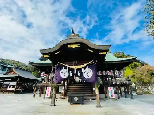 石清尾八幡宮の本殿