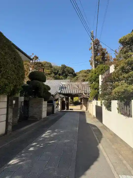 浄光明寺の{uncategorized: "未分類", other: "その他", undefined: "問題あり", building: "その他建物", grave: "お墓", sacred_gate: "鳥居", guardian: "狛犬", statue: "像", buddha: "仏像", history: "歴史", nature: "自然", garden: "庭園", animal: "動物", pagoda: "塔", temizu: "手水舎", mountain_gate: "山門・神門", sanctuary: "本殿・本堂", subordinate: "末社・摂社", art: "芸術", scenery: "景色", jizo: "地蔵", ema: "絵馬", goshuin: "御朱印", omikuji: "おみくじ", items: "授与品その他", amulet: "お守り", goshuincho: "御朱印帳", eats: "食事", festival: "お祭り", votive_dance: "神楽", shichigosan: "七五三参", wedding: "結婚式", experience: "体験その他", initially: "初詣", around: "周辺", anti_infection: "感染症対策"}
