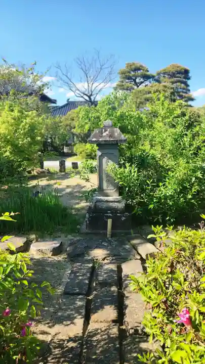 円通寺の{uncategorized: "未分類", other: "その他", undefined: "問題あり", building: "その他建物", grave: "お墓", sacred_gate: "鳥居", guardian: "狛犬", statue: "像", buddha: "仏像", history: "歴史", nature: "自然", garden: "庭園", animal: "動物", pagoda: "塔", temizu: "手水舎", mountain_gate: "山門・神門", sanctuary: "本殿・本堂", subordinate: "末社・摂社", art: "芸術", scenery: "景色", jizo: "地蔵", ema: "絵馬", goshuin: "御朱印", omikuji: "おみくじ", items: "授与品その他", amulet: "お守り", goshuincho: "御朱印帳", eats: "食事", festival: "お祭り", votive_dance: "神楽", shichigosan: "七五三参", wedding: "結婚式", experience: "体験その他", initially: "初詣", around: "周辺", anti_infection: "感染症対策"}