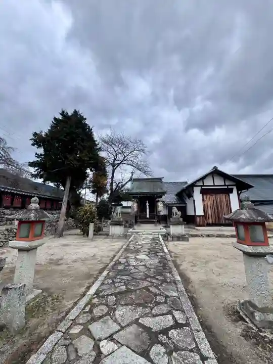 大将軍神社の{uncategorized: "未分類", other: "その他", undefined: "問題あり", building: "その他建物", grave: "お墓", sacred_gate: "鳥居", guardian: "狛犬", statue: "像", buddha: "仏像", history: "歴史", nature: "自然", garden: "庭園", animal: "動物", pagoda: "塔", temizu: "手水舎", mountain_gate: "山門・神門", sanctuary: "本殿・本堂", subordinate: "末社・摂社", art: "芸術", scenery: "景色", jizo: "地蔵", ema: "絵馬", goshuin: "御朱印", omikuji: "おみくじ", items: "授与品その他", amulet: "お守り", goshuincho: "御朱印帳", eats: "食事", festival: "お祭り", votive_dance: "神楽", shichigosan: "七五三参", wedding: "結婚式", experience: "体験その他", initially: "初詣", around: "周辺", anti_infection: "感染症対策"}