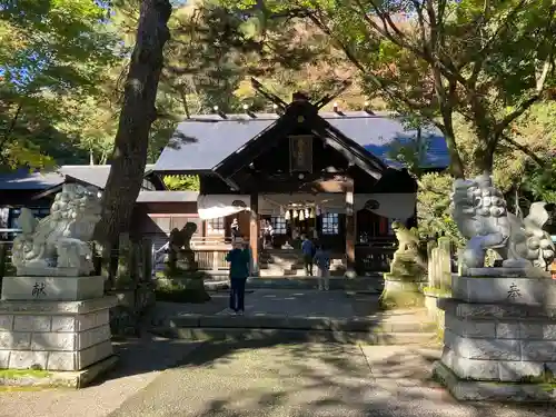 春日山神社の本殿