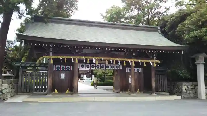 砥鹿神社(里宮)の山門・神門