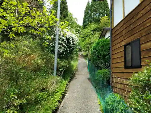 慈久神社の{uncategorized: "未分類", other: "その他", undefined: "問題あり", building: "その他建物", grave: "お墓", sacred_gate: "鳥居", guardian: "狛犬", statue: "像", buddha: "仏像", history: "歴史", nature: "自然", garden: "庭園", animal: "動物", pagoda: "塔", temizu: "手水舎", mountain_gate: "山門・神門", sanctuary: "本殿・本堂", subordinate: "末社・摂社", art: "芸術", scenery: "景色", jizo: "地蔵", ema: "絵馬", goshuin: "御朱印", omikuji: "おみくじ", items: "授与品その他", amulet: "お守り", goshuincho: "御朱印帳", eats: "食事", festival: "お祭り", votive_dance: "神楽", shichigosan: "七五三参", wedding: "結婚式", experience: "体験その他", initially: "初詣", around: "周辺", anti_infection: "感染症対策"}